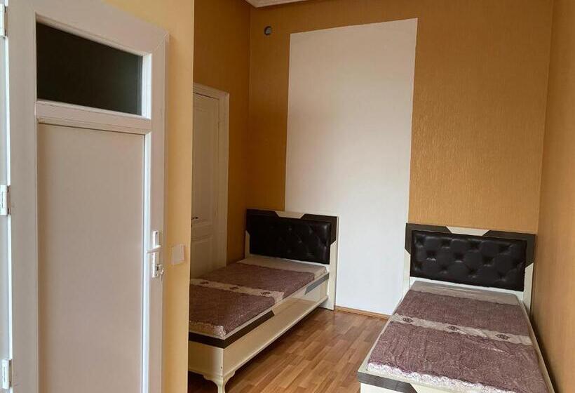 اتاق اکونومی, Beaming_house