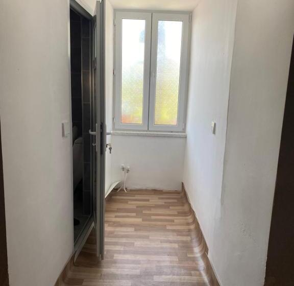 اتاق استاندارد, Beaming_house