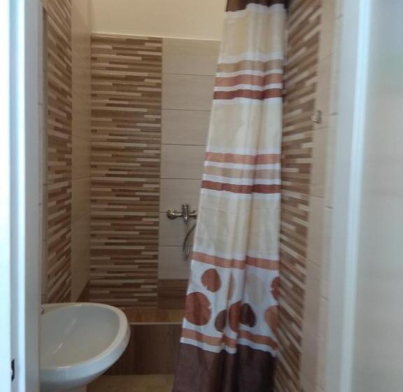 غرفة إقتصادية, Restaurace Alvi