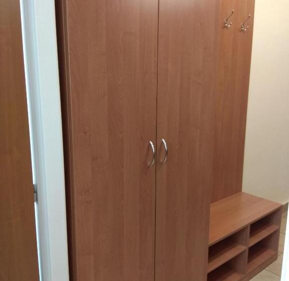 غرفة إقتصادية, Restaurace Alvi