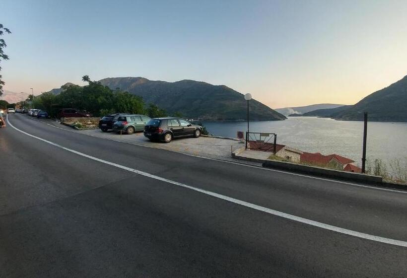 اتاق استاندارد با سرویس بهداشتی مشترک, Bellavistazmukic Guesthouse