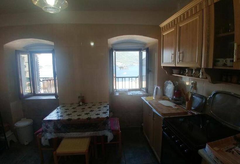 اتاق استاندارد با سرویس بهداشتی مشترک, Bellavistazmukic Guesthouse