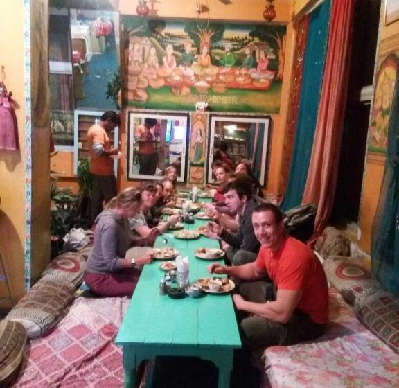 デラックスファミリールーム, Milk Man Guest House