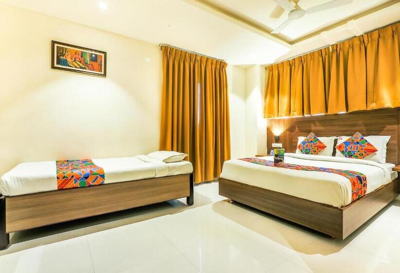 Номер Deluxe, Fabhotel Rr Grand   Next To Trendset Mall