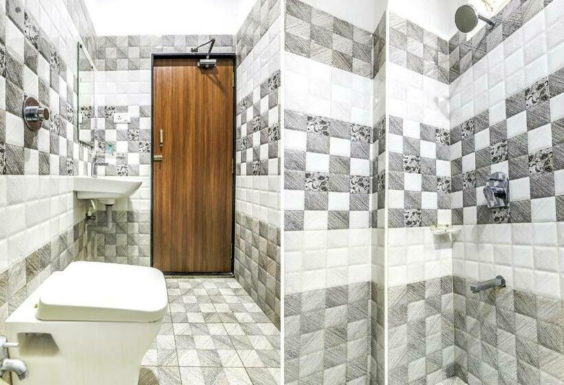 Трехместный Президентский, Fabhotel Rr Grand   Next To Trendset Mall