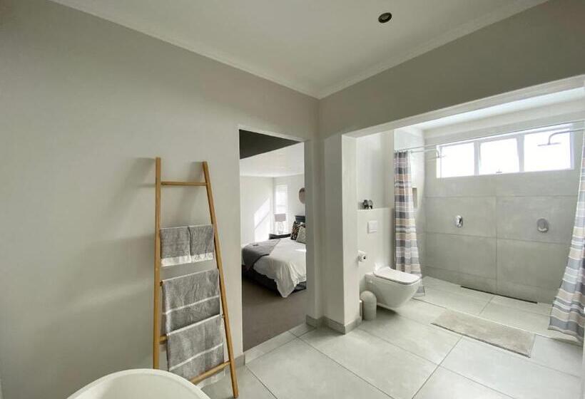 Семейный Номер Вид на Сад, Canal Guest House