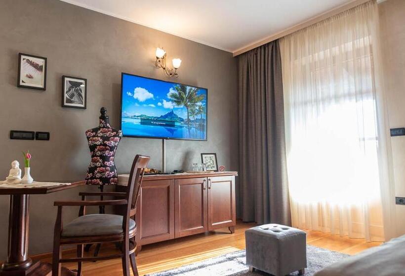 اتاق لوکس, Domačija Pri Damjanu