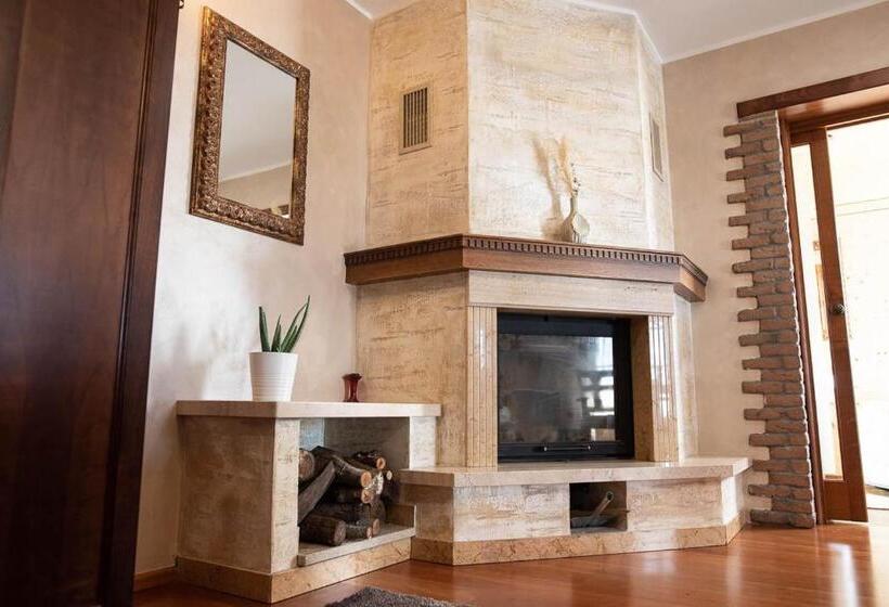 اتاق لوکس, Domačija Pri Damjanu