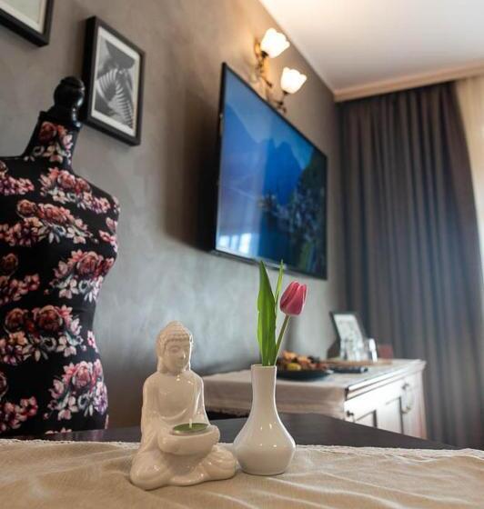 اتاق لوکس, Domačija Pri Damjanu