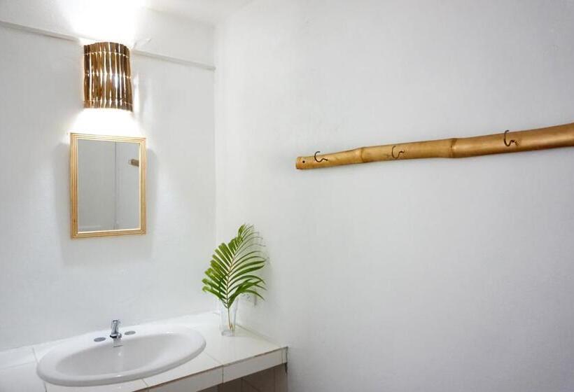 اتاق استاندارد چهارنفره با چشمانداز باغ, Le Bdm Playita