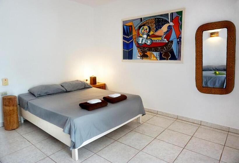 اتاق خانوادگی با چشمانداز باغ, Le Bdm Playita