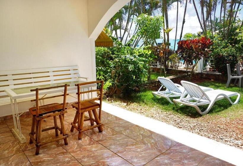 اتاق خانوادگی با چشمانداز باغ, Le Bdm Playita