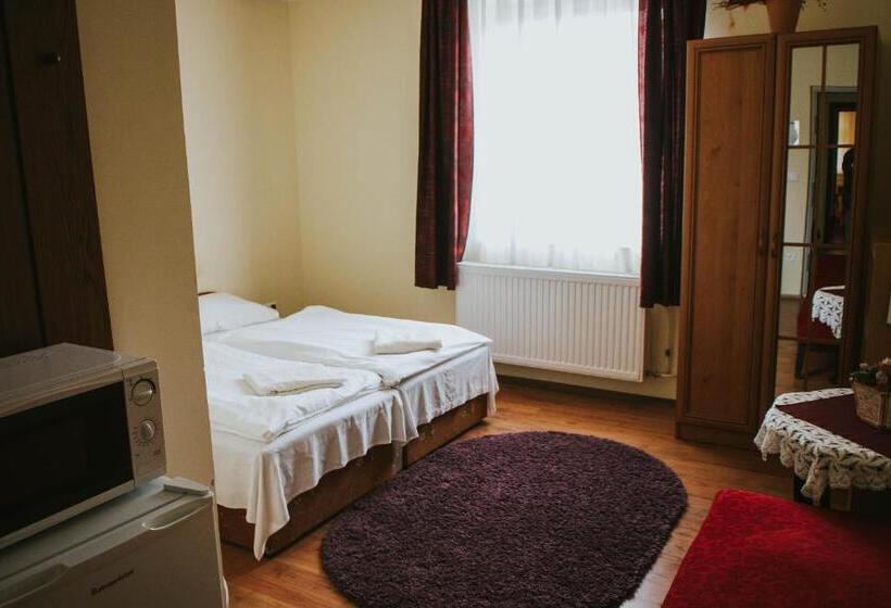 Номер Стандарт Трехместный, Szép Kert Vendégház