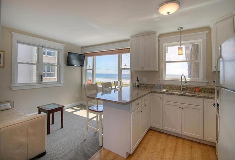 Deluxe Suite Sea View, The Skylark Beach Inn