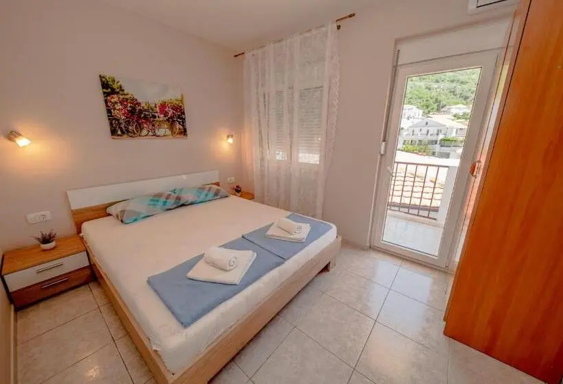 テラス付き１ベッドルームアパートメント, Apartments Vjera Petrovac
