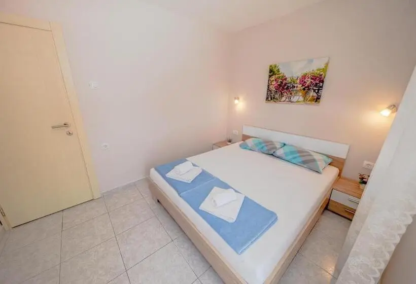 テラス付き１ベッドルームアパートメント, Apartments Vjera Petrovac