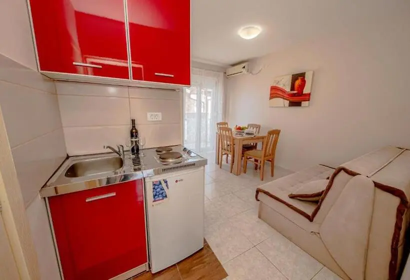 テラス付き１ベッドルームアパートメント, Apartments Vjera Petrovac