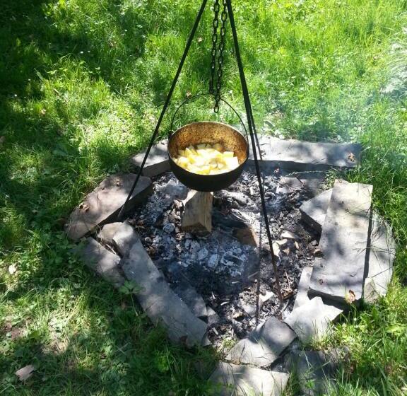 غرفة قياسية سرير كينج, Delia