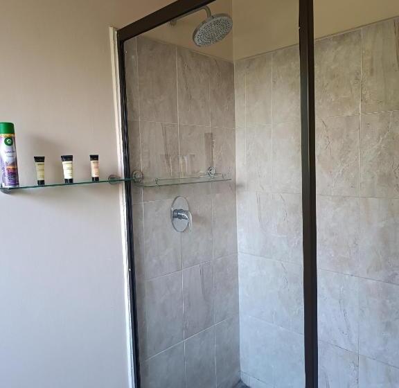 اتاق لوکس با تخت بزرگ, Jacaranda