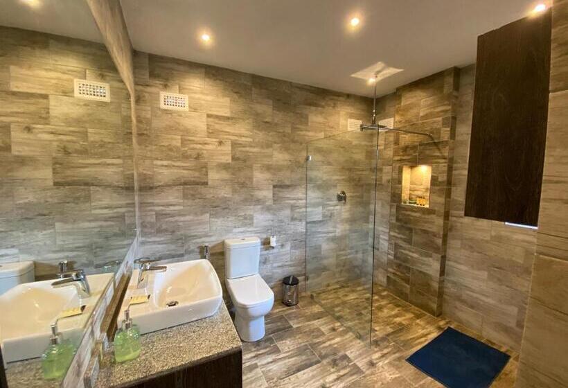 اتاق لوکس با بالکن, Jacaranda