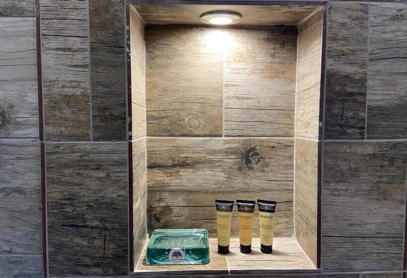 اتاق لوکس با بالکن, Jacaranda