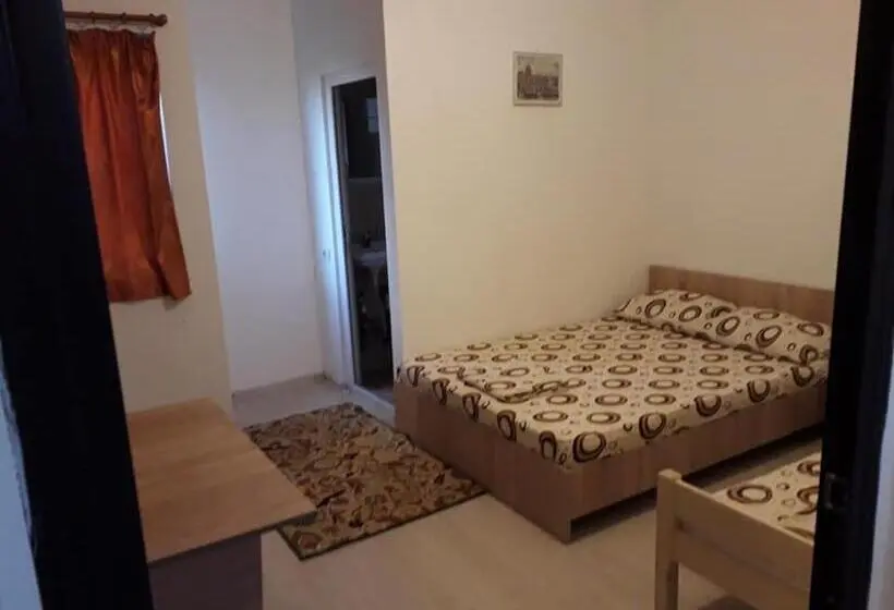 スタンダードトリプルルーム, Kociu's House