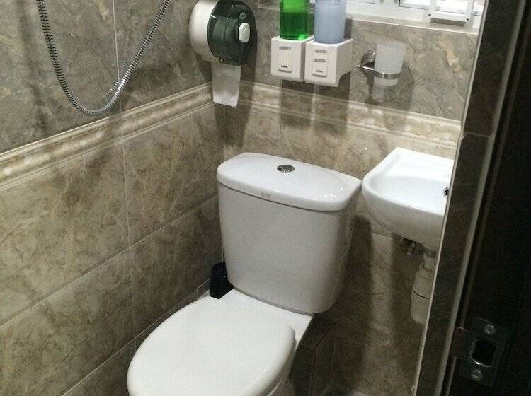 اتاق استاندارد سه نفره, Victoria Inn