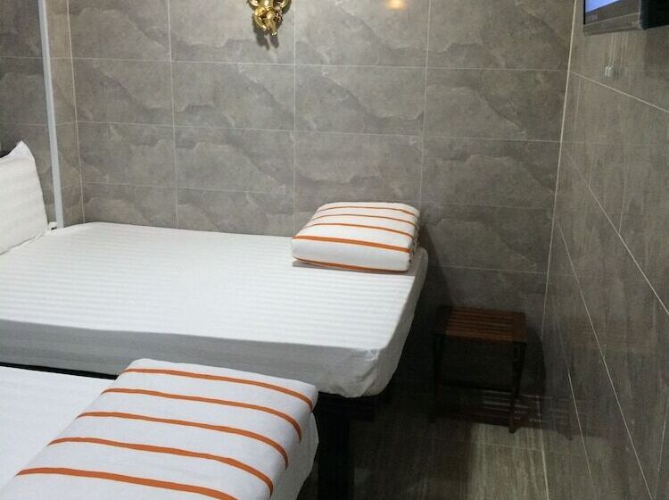 اتاق استاندارد سه نفره, Victoria Inn