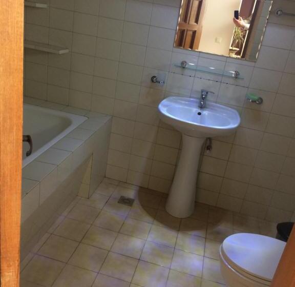 اتاق اکونومی, Cozy Guest House In Old Batumi