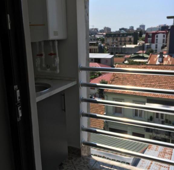 Economy Triple Room, Cozy Guest House In Old Batumi