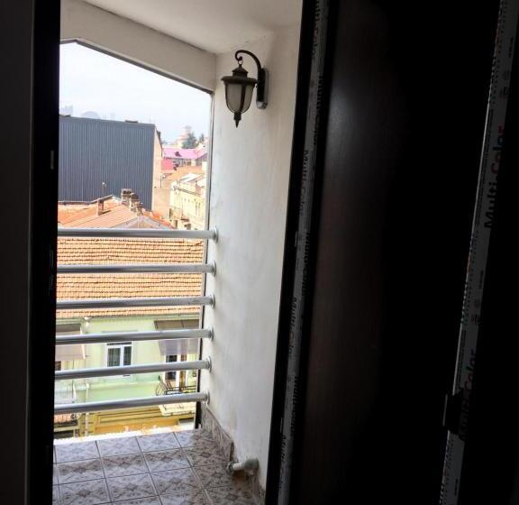 Economy Triple Room, Cozy Guest House In Old Batumi