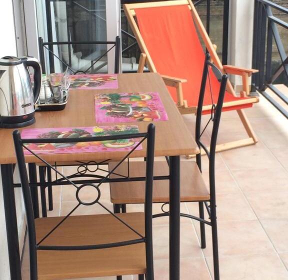 اتاق اکونومی, Cozy Guest House In Old Batumi