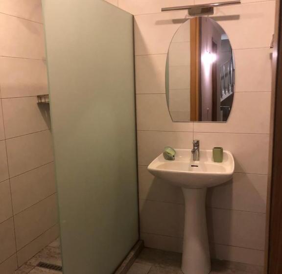 اتاق اکونومی, Cozy Guest House In Old Batumi