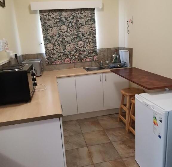 חדר סטנדרט נוף לגינה, Sani Window B&b And Self Catering