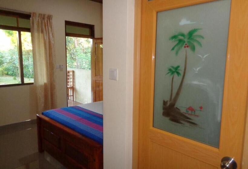 디럭스 룸, Udesh Guest