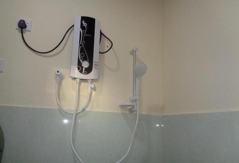 디럭스 룸, Udesh Guest