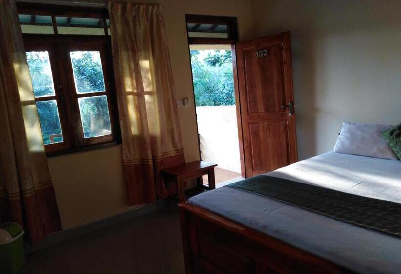 디럭스 룸, Udesh Guest