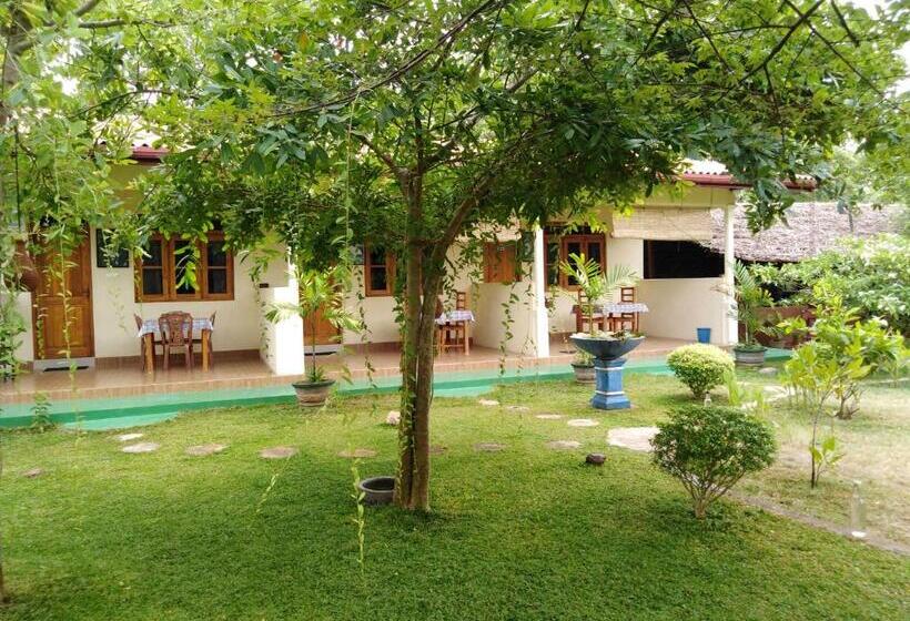 디럭스 룸, Udesh Guest