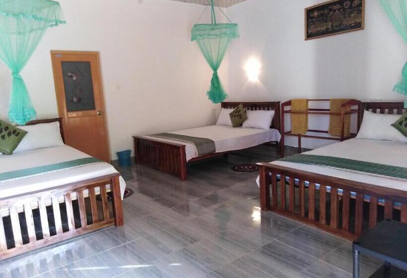 패밀리 룸 가든 전망, Udesh Guest