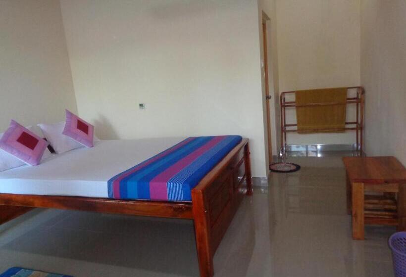 디럭스 룸, Udesh Guest