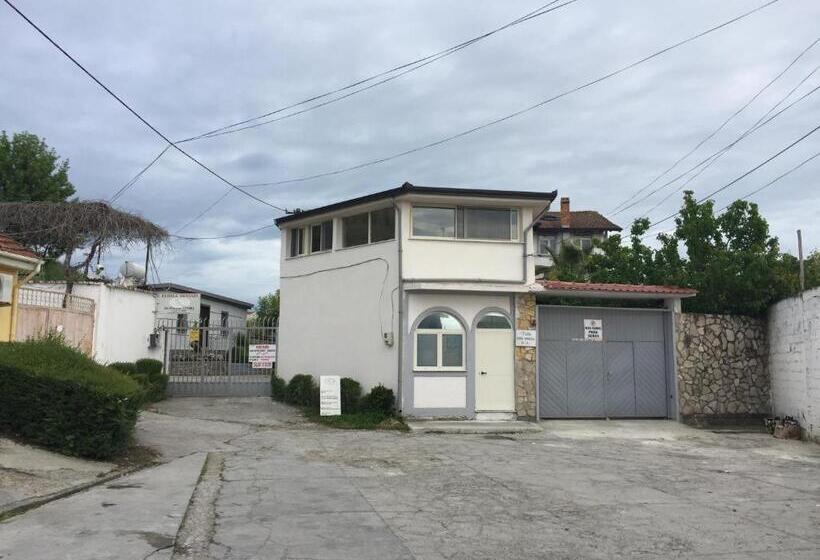 トリプルクラシックルーム, Villa Dede Nikolla