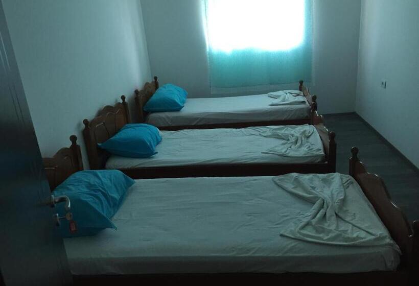 トリプルクラシックルーム, Villa Dede Nikolla