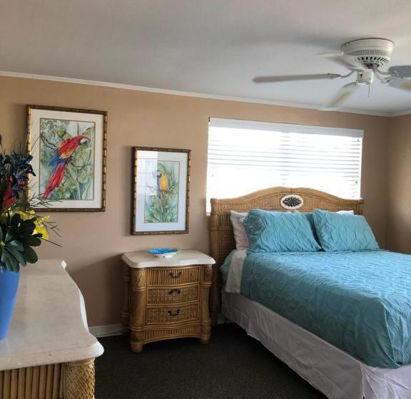 غرفة قياسية ثلاثية, The Surf Beach Motel