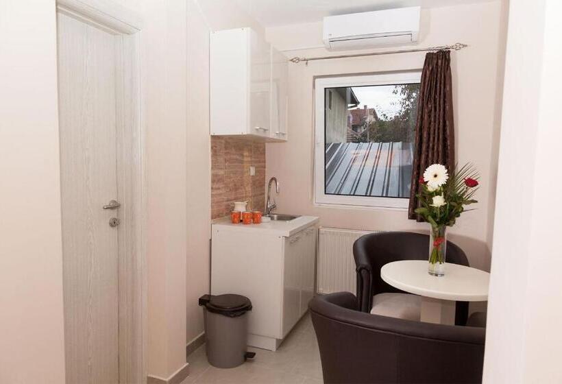 استودیو خانوادگی, Prenoćište Kovač