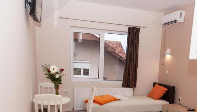 استودیوی استاندارد, Prenoćište Kovač