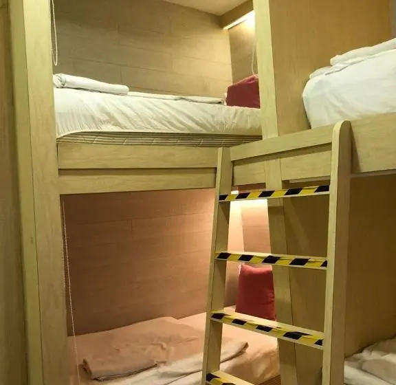 デラックスの４人部屋, Natura