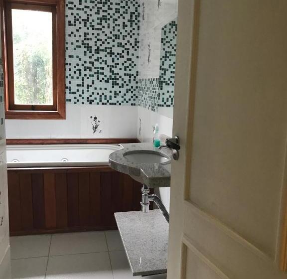 标准三人间, Espaço Tajj