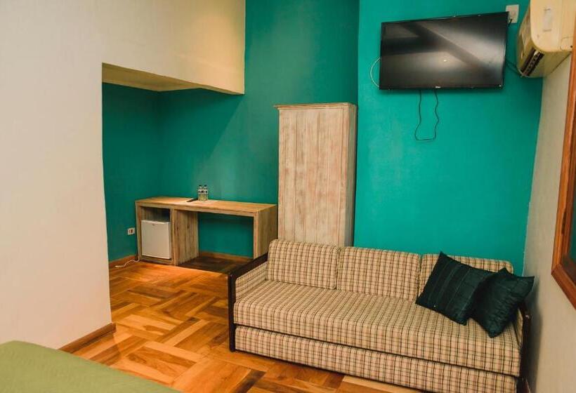 标准三人间, Espaço Tajj