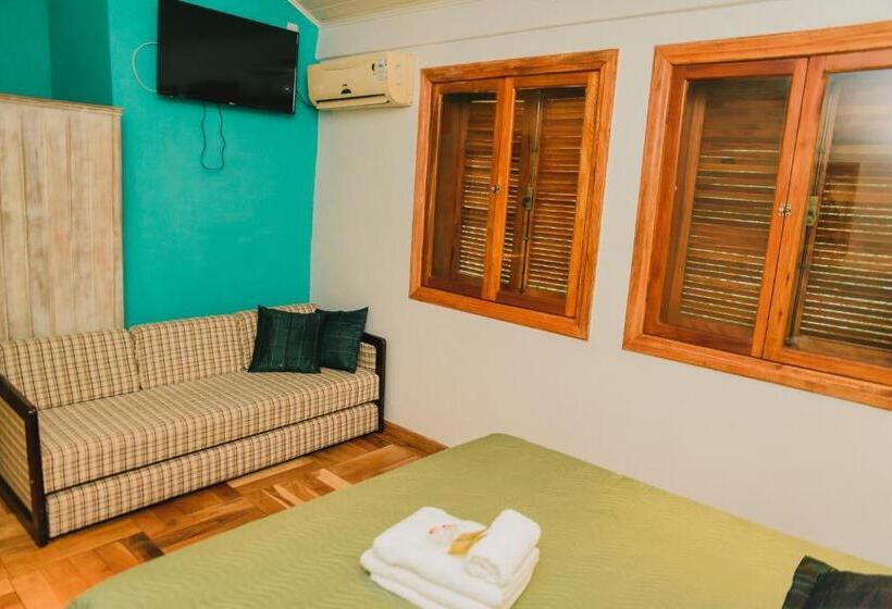 标准三人间, Espaço Tajj