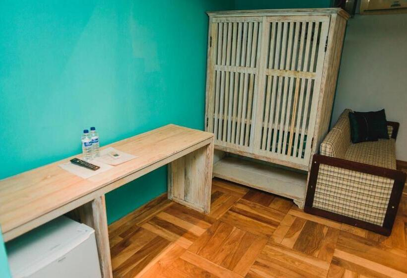 标准三人间, Espaço Tajj